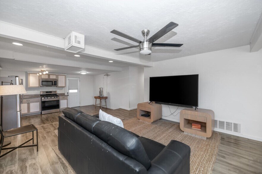 748 E Carol Ave, Phoenix, AZ à vendre - Photo de l’immeuble – Image 2 sur 34