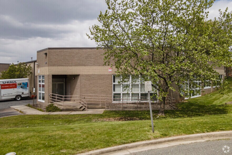 5200 Lawrence Pl, Hyattsville, MD à vendre - Photo de l’immeuble – Image 3 sur 5