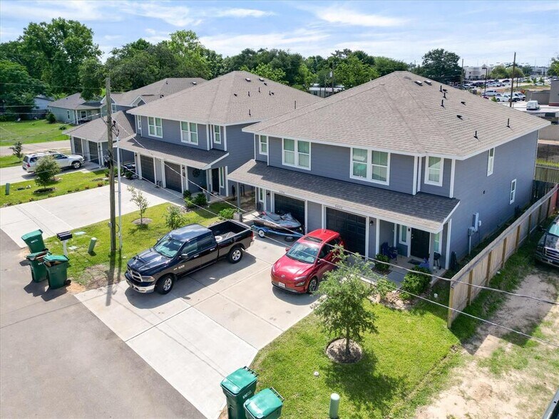505 Hines Ave, Willis, TX à vendre - Photo de l’immeuble – Image 1 sur 28