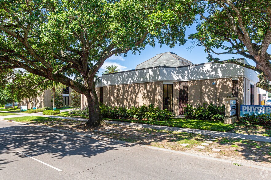 7030 Canal Blvd, New Orleans, LA à louer - Photo principale – Image 1 sur 4
