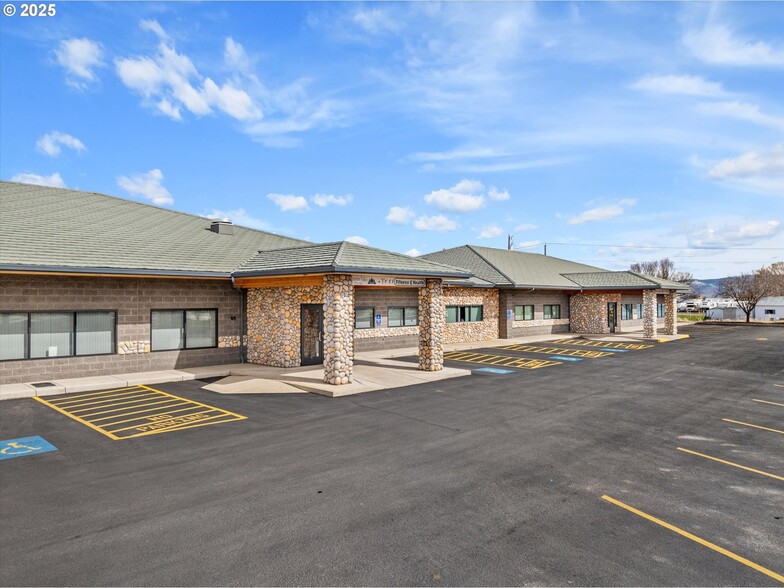 2519 Cove Ave, La Grande, OR à vendre - Photo de l’immeuble – Image 2 sur 20