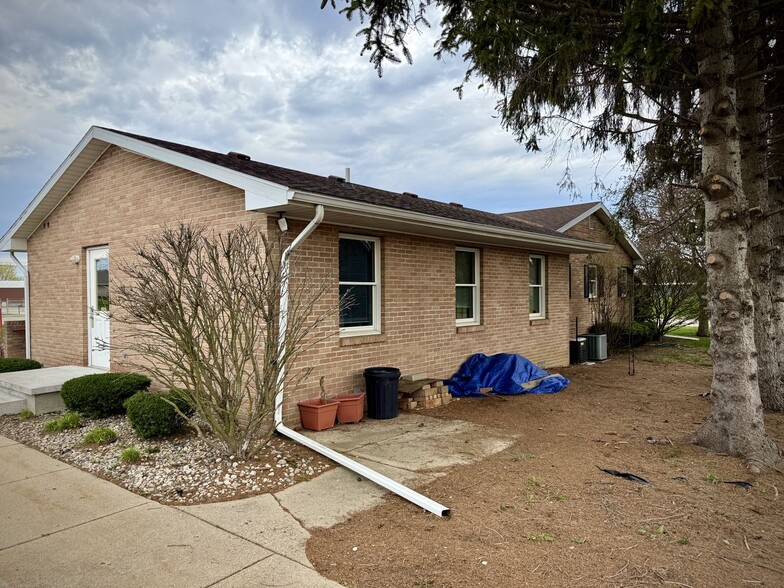 923 N Oakland St, Saint Johns, MI à vendre - Photo de l’immeuble – Image 2 sur 7