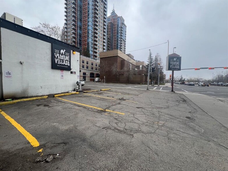 402 8th St SW, Calgary, AB à vendre - Photo de l’immeuble – Image 3 sur 5