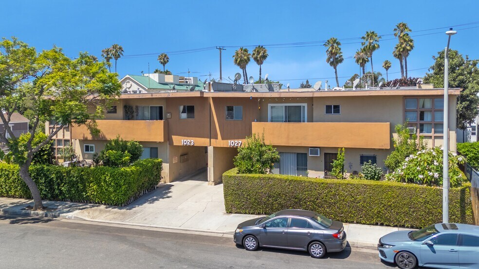 1023-1027 N Sierra Bonita Ave, West Hollywood, CA à vendre - Photo de l’immeuble – Image 1 sur 5