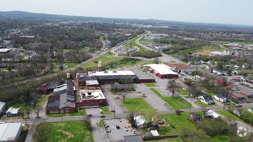 300 N Maple St, Lebanon, TN à vendre - Vidéo aérienne par drone – Image 2 sur 12