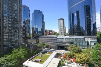 808-888 Nelson St, Vancouver, BC à louer Photo intérieure– Image 2 sur 3