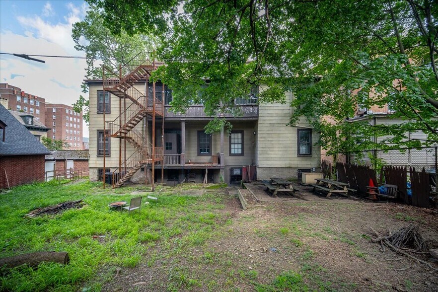 73 Grand St, Newburgh, NY à vendre - Photo de l’immeuble – Image 3 sur 10