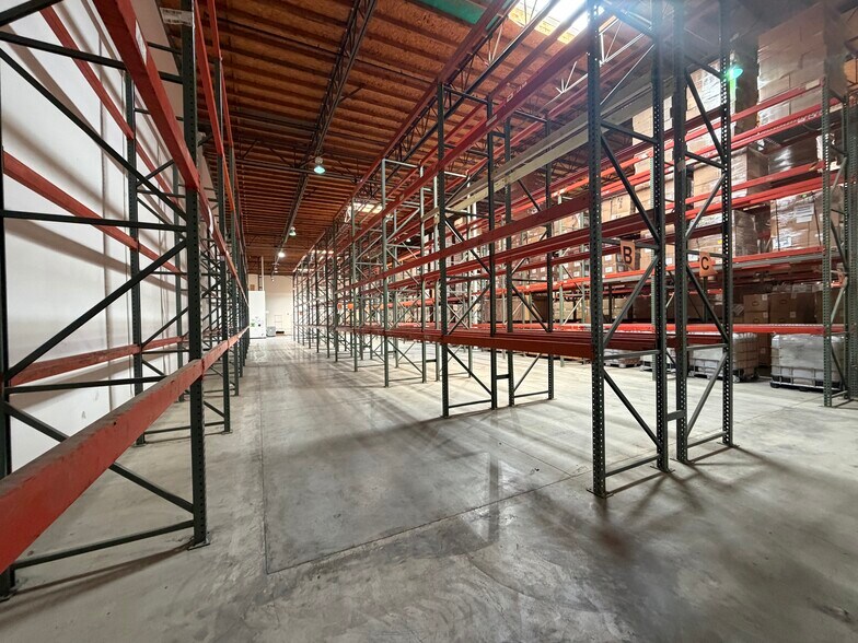 28720 Witherspoon Pky, Valencia, CA à louer - Photo intérieure – Image 3 sur 8