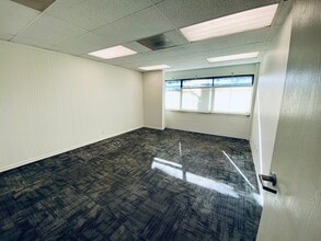 520 S Sepulveda Blvd, Los Angeles, CA à louer Photo intérieure– Image 1 sur 3