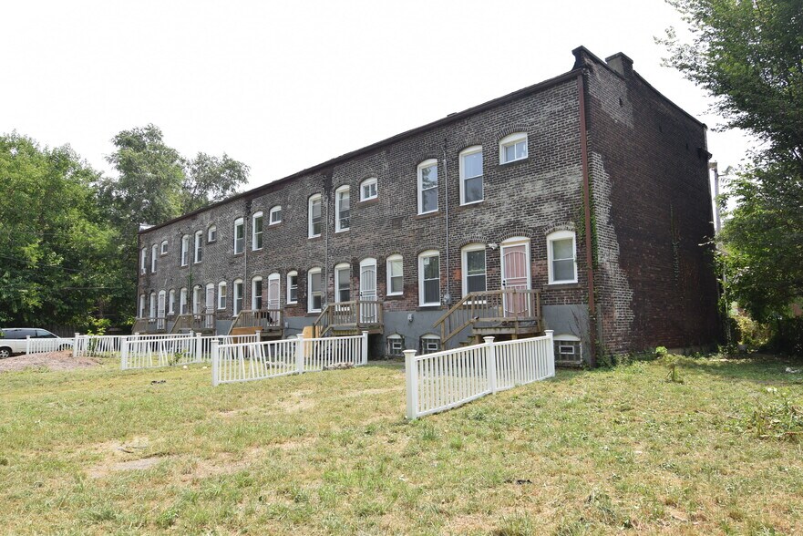 7413 Decker Ave, Cleveland, OH à vendre - Photo de l’immeuble – Image 3 sur 11