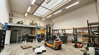 Plus de détails pour Local d'activités à louer