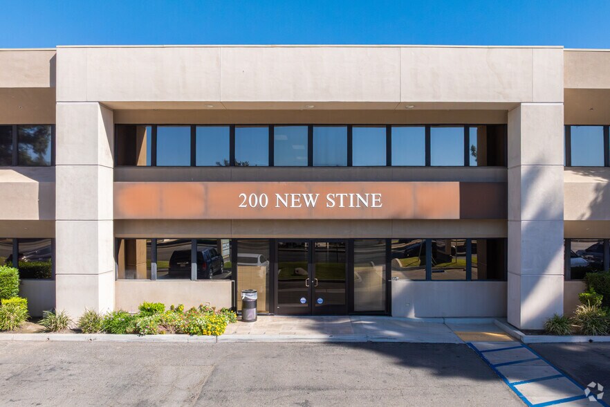 200 New Stine Rd, Bakersfield, CA à louer - Photo de l’immeuble – Image 1 sur 20