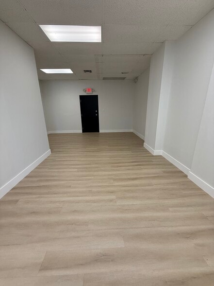 429 W Hallandale Beach Blvd, Hallandale, FL à louer - Photo de l’immeuble – Image 3 sur 9