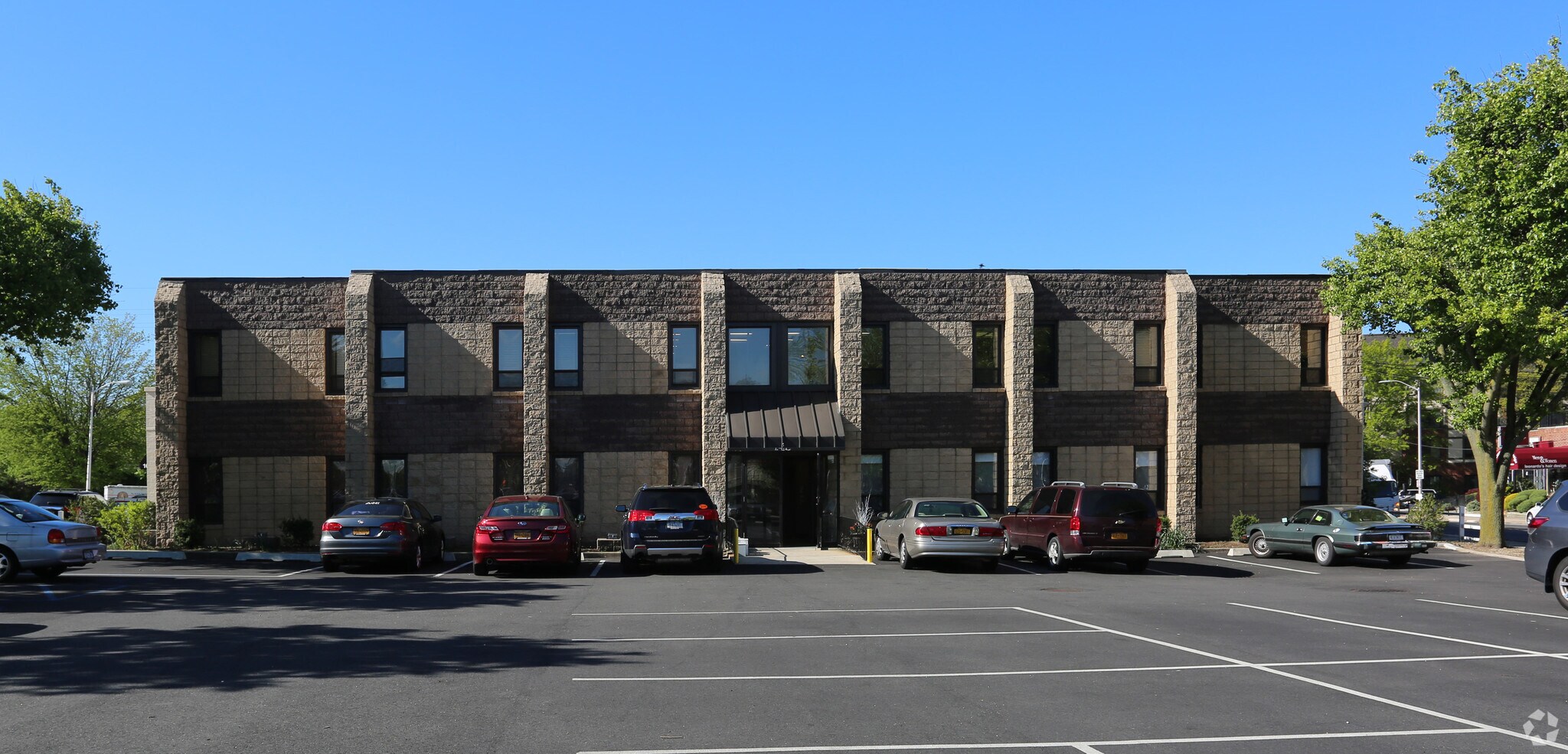143 N Long Beach Rd, Rockville Centre, NY à louer Photo de l’immeuble– Image 1 sur 13