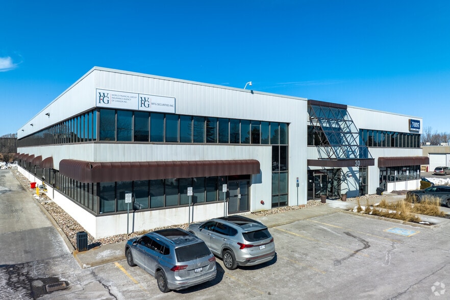 30 E Beaver Creek Rd, Richmond Hill, ON à louer - Photo principale – Image 1 sur 8