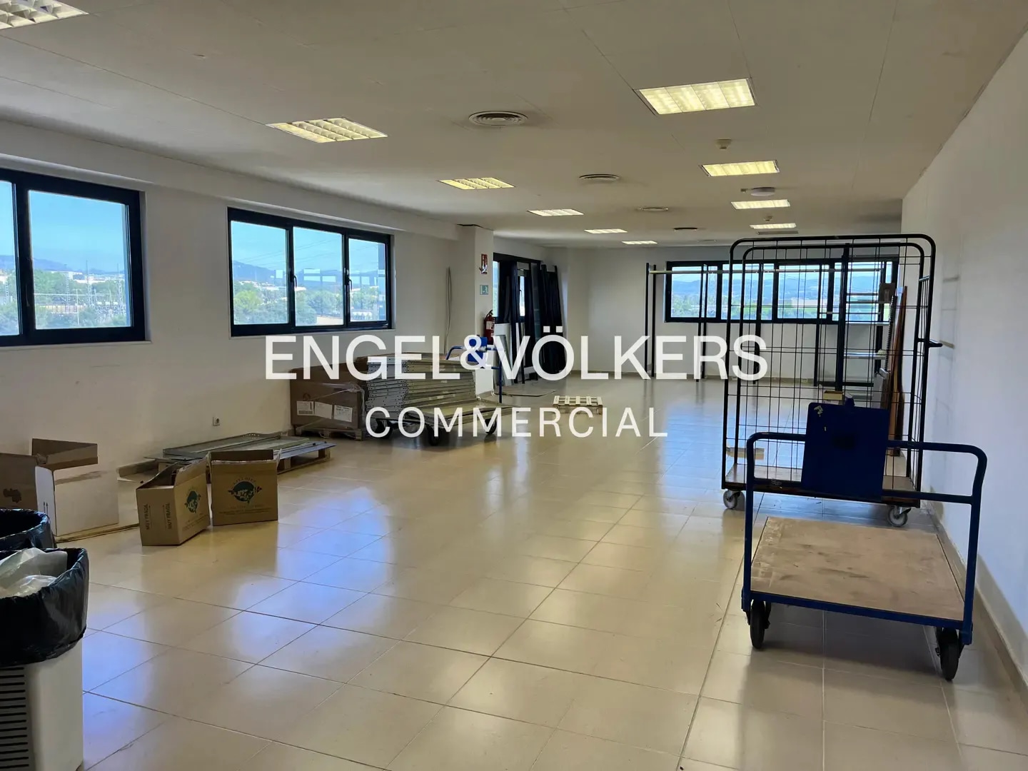 Industriel/Logistique dans Santa Perpètua de Mogoda, Barcelona à louer Photo intérieure– Image 1 sur 7