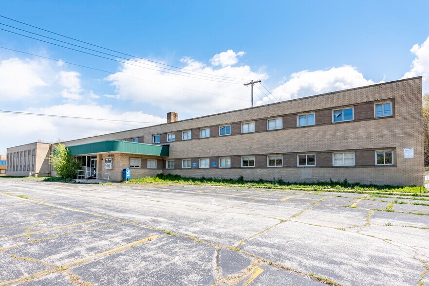25100 Euclid Ave, Euclid, OH à vendre - Photo de l’immeuble – Image 3 sur 21