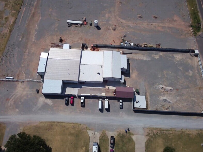 609 Indian Rd, Seiling, OK à vendre - Photo de l’immeuble – Image 2 sur 48