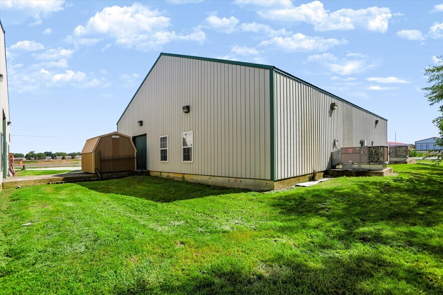 291 E Two Cent Rd, Bargersville, IN à vendre - Photo de l’immeuble – Image 3 sur 57