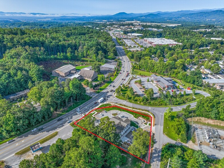 28 Airport Rd, Arden, NC à louer - Photo de l’immeuble – Image 3 sur 9