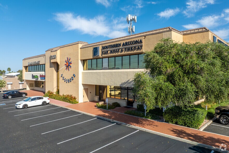 2120 W Ina Rd, Tucson, AZ à louer - Photo principale – Image 1 sur 6