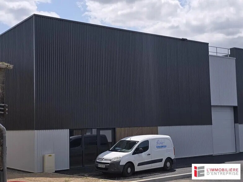 Local d'activités dans La Chapelle-des-Fougeretz à vendre - Photo de l’immeuble – Image 3 sur 6