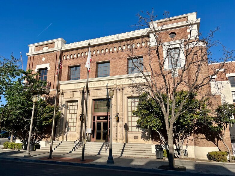 1707 Eye St, Bakersfield, CA à louer - Photo de l’immeuble – Image 3 sur 17