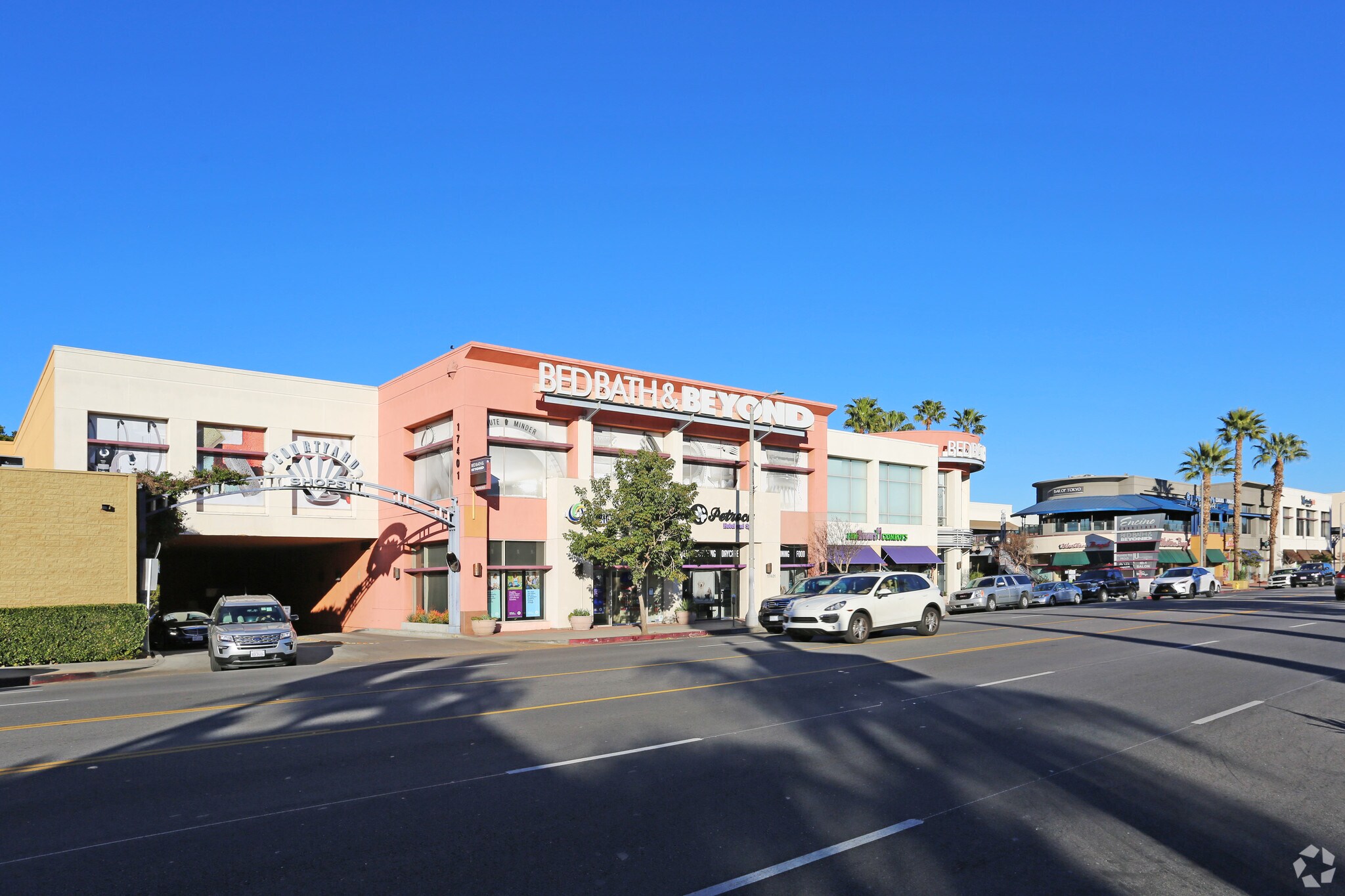 17401-17405 Ventura Blvd, Encino, CA à louer Photo principale– Image 1 sur 26