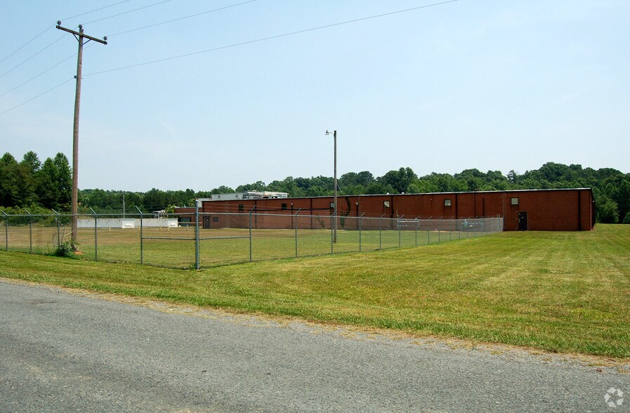 2026 Kingsley Dr, Albemarle, NC à louer - Photo de l’immeuble – Image 2 sur 9