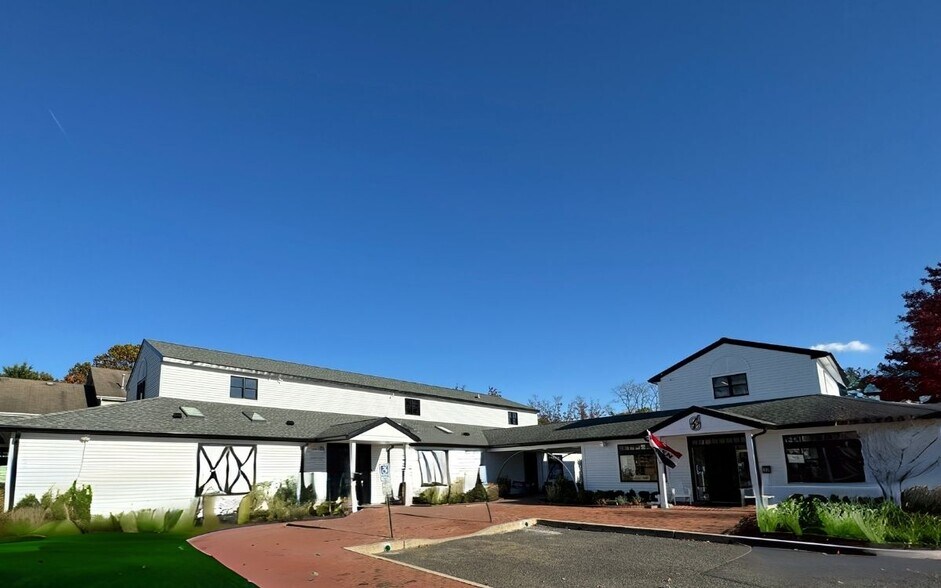 38 Church St, Little Silver, NJ à louer - Photo de l’immeuble – Image 1 sur 7