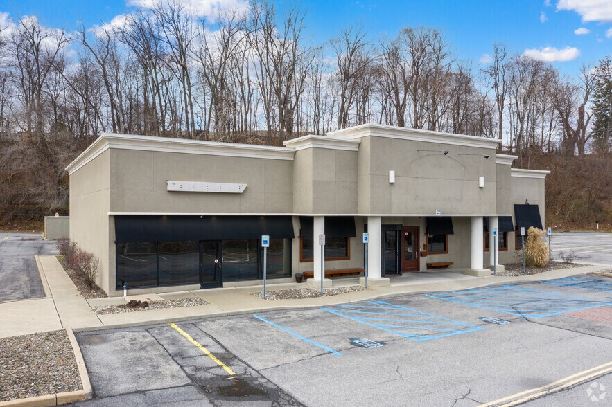 2185 South Rd, Poughkeepsie, NY à louer - Photo de l’immeuble – Image 1 sur 3