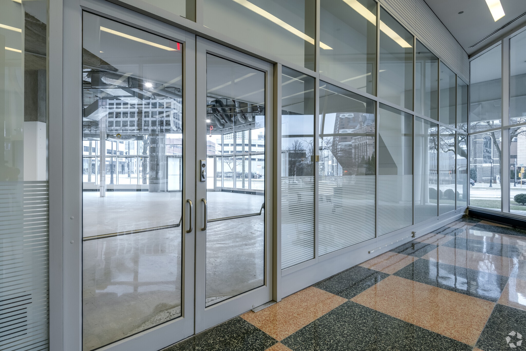 330 E Kilbourn Ave, Milwaukee, WI à louer Photo intérieure– Image 1 sur 6