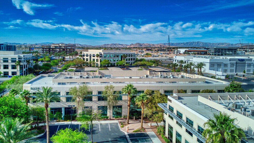 8379 W Sunset Rd, Las Vegas, NV à louer - Photo de l’immeuble – Image 2 sur 12