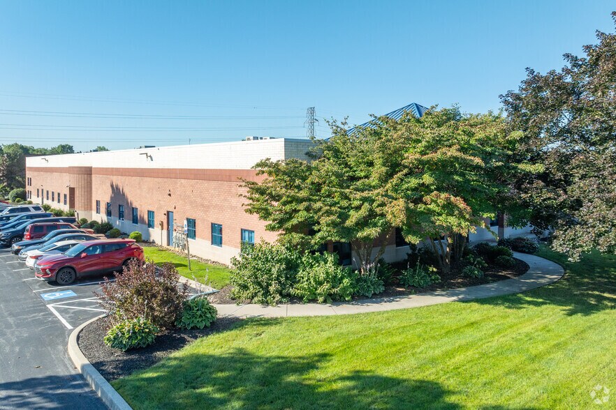 1808 Colonial Village Ln, Lancaster, PA à louer - Photo de l’immeuble – Image 3 sur 5