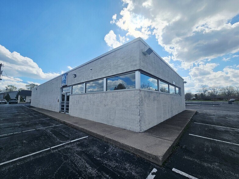 1803 W Purdue Ave, Muncie, IN à louer - Photo principale – Image 1 sur 3