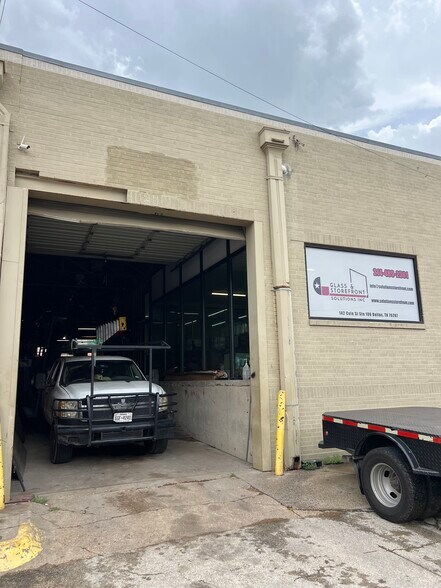 142 Cole St, Dallas, TX à louer - Photo de l’immeuble – Image 2 sur 4