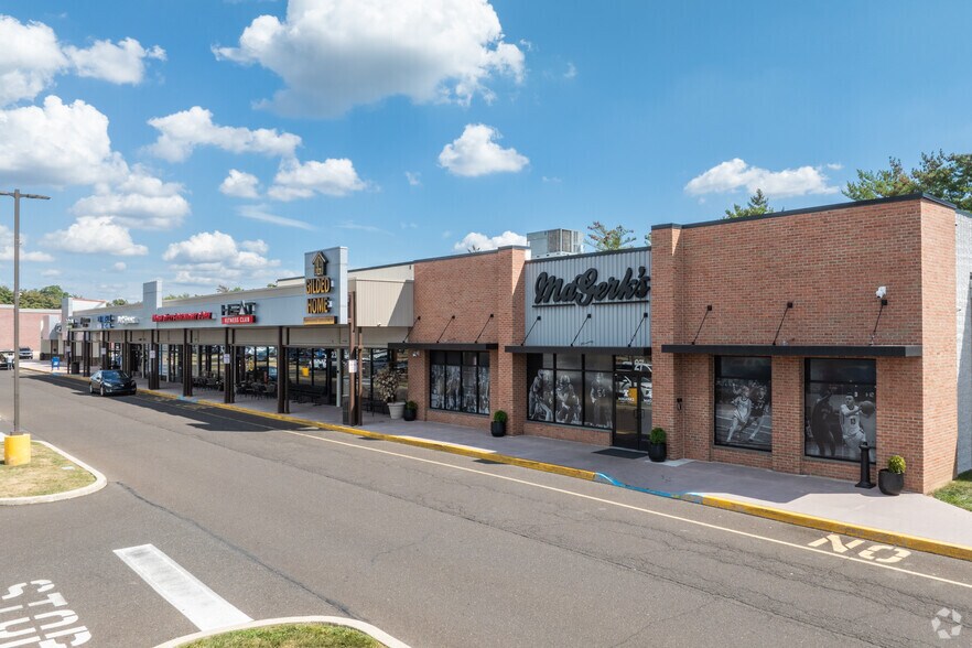250 Doublewoods Rd, Langhorne, PA à louer - Photo de l’immeuble – Image 2 sur 5