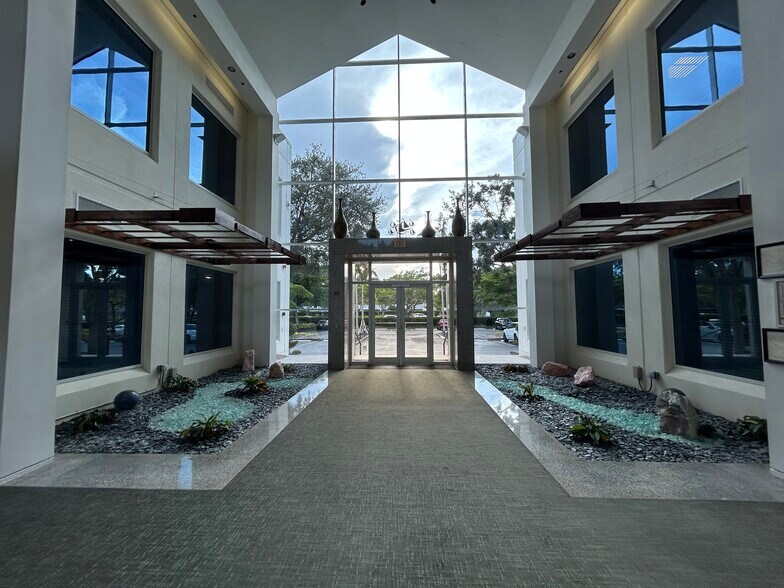 6400 N Congress Ave, Boca Raton, FL à louer - Hall d’entrée – Image 3 sur 11