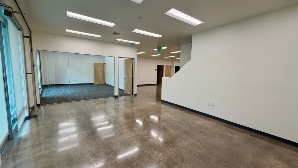 18320-18330 Oxnard St, Tarzana, CA à louer - Photo de l’immeuble – Image 3 sur 31