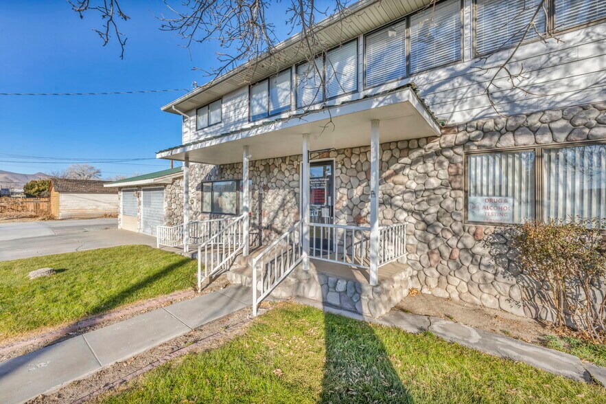 2 Newcombe Ave, Yerington, NV à vendre - Photo de l’immeuble – Image 2 sur 32