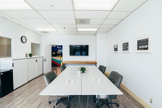 2744 E 11th St, Oakland, CA à louer Photo intérieure– Image 2 sur 2