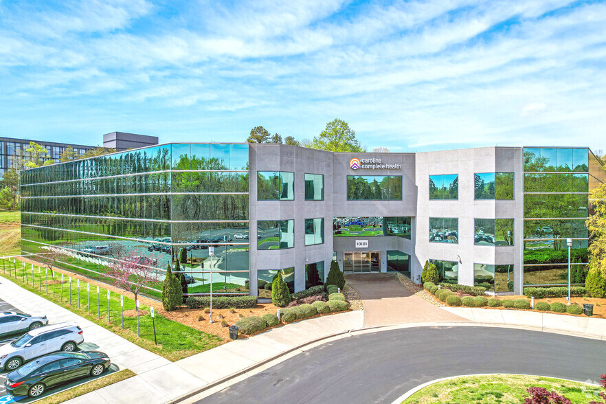 10101 David Taylor Dr, Charlotte, NC à louer - Photo principale – Image 1 sur 22