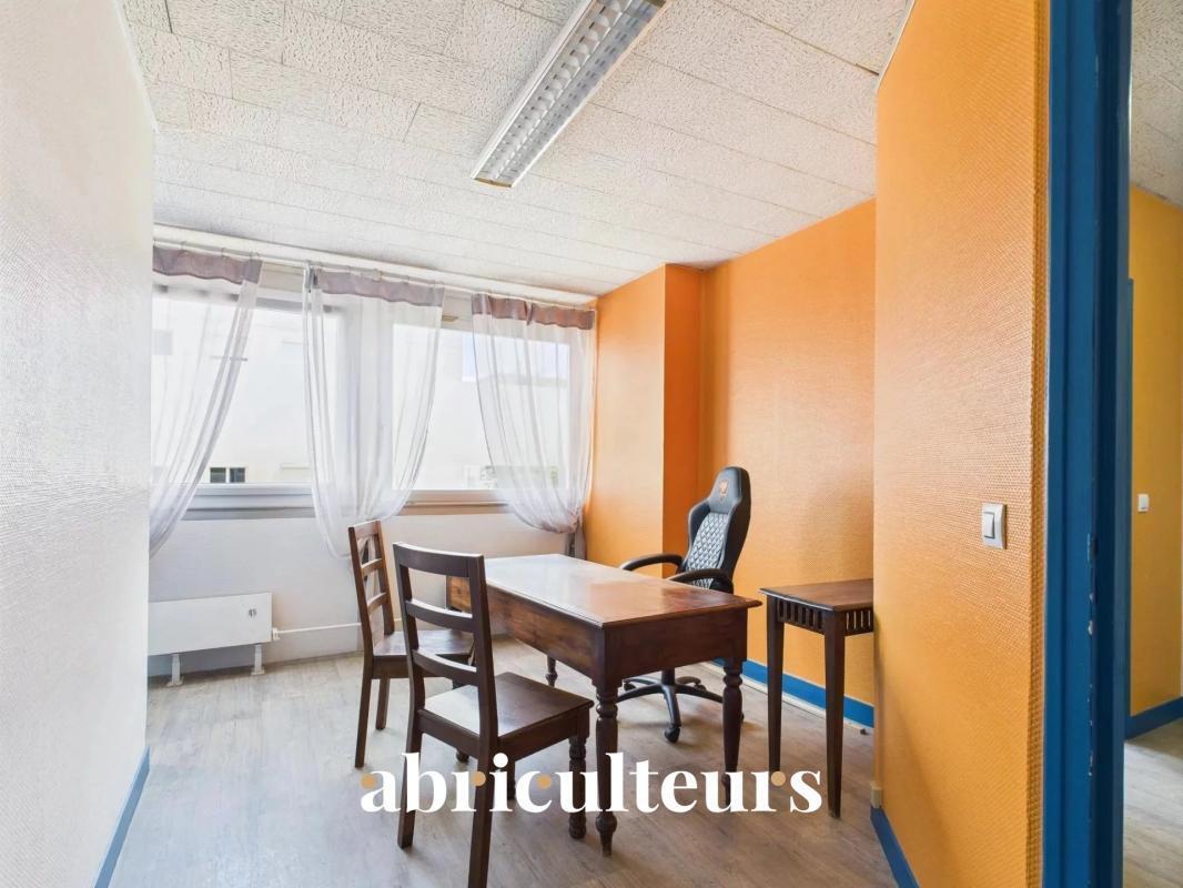 Bureau dans Chartres à vendre Photo de l’immeuble– Image 1 sur 10