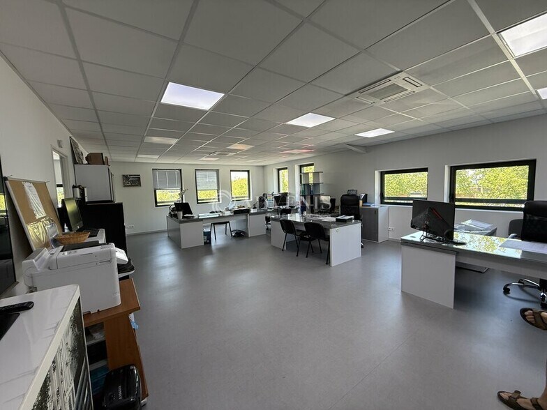 Bureau dans Bussy-Saint-Georges à vendre - Photo intérieure – Image 3 sur 7