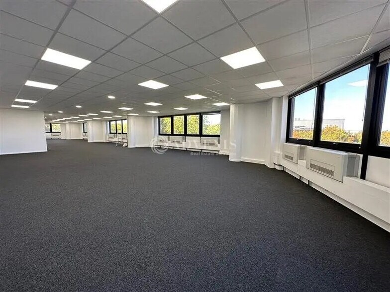 Bureau dans Lognes à louer - Photo de l’immeuble – Image 1 sur 8