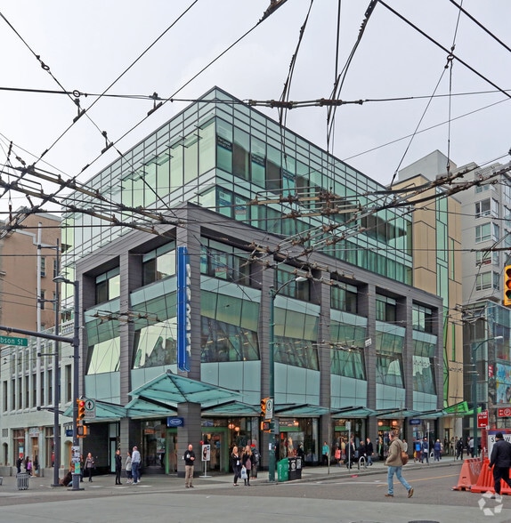 720 Robson St, Vancouver, BC à louer - Photo de l’immeuble – Image 2 sur 7