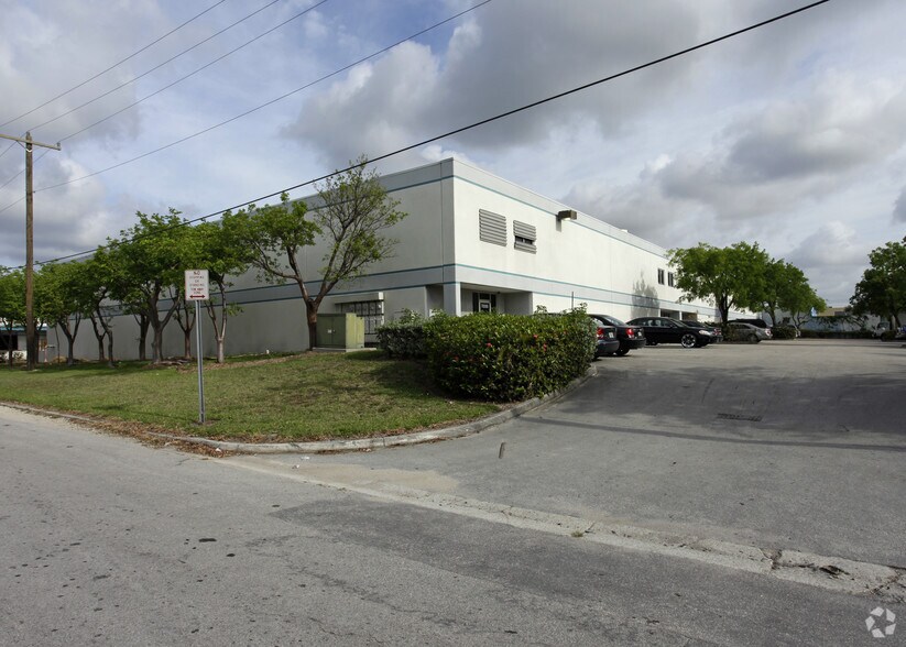7200-7208 NW 84th Ave, Miami, FL à louer - Photo de l’immeuble – Image 3 sur 7
