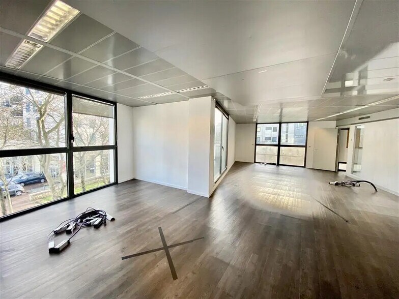 Bureau dans Rueil-Malmaison à louer - Photo de l’immeuble – Image 2 sur 9