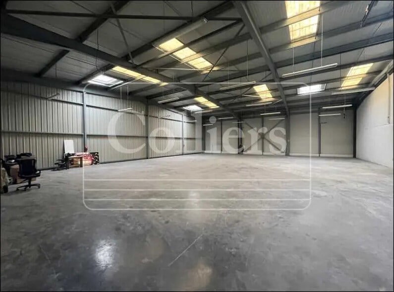 Local d’activités dans Pertuis à louer - Photo intérieure – Image 1 sur 6