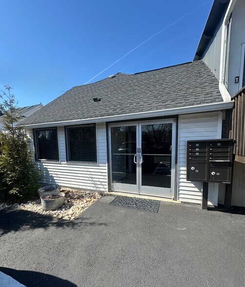 29 S Trooper Rd, Norristown, PA à louer - Photo de l’immeuble – Image 2 sur 9